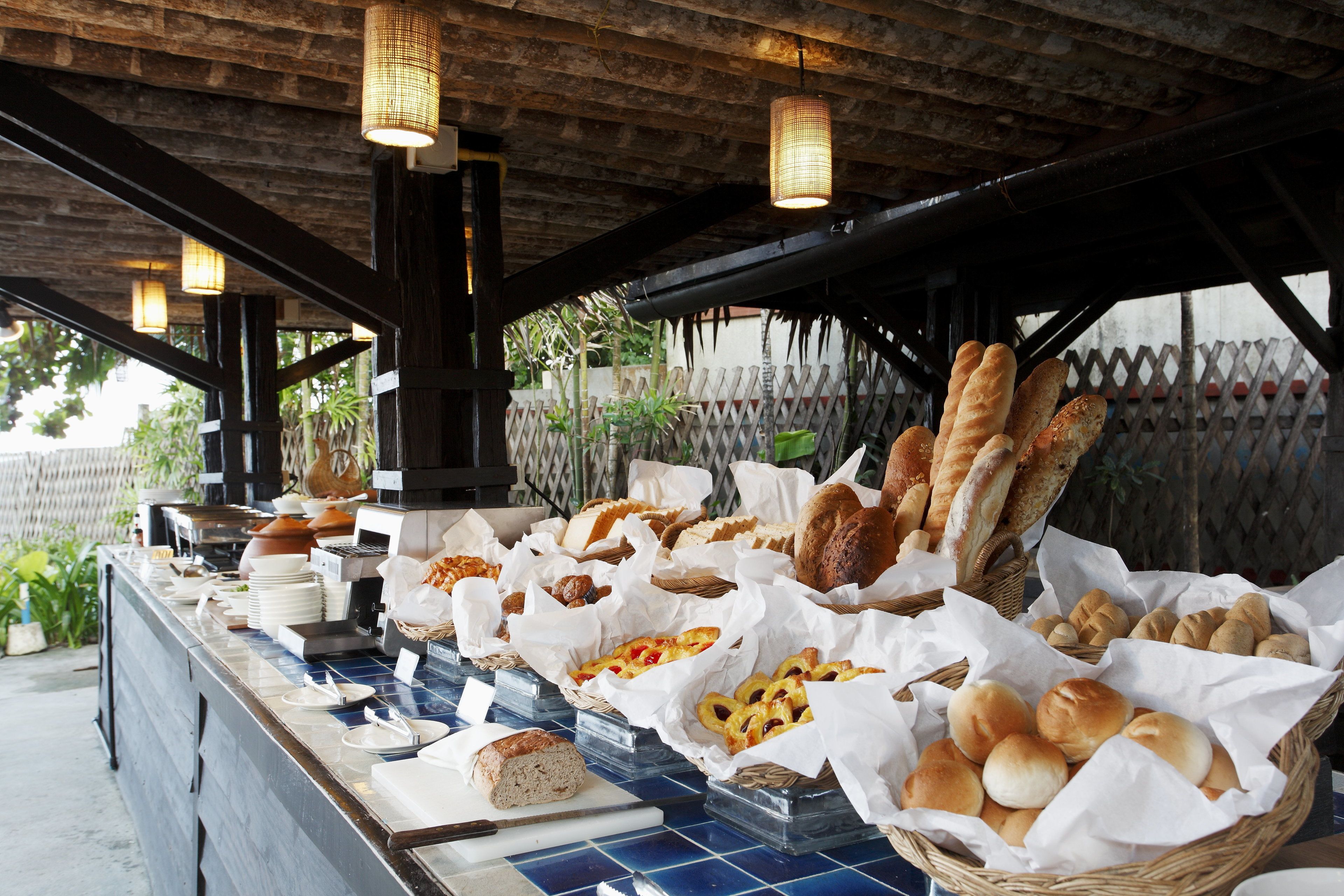 breakfast (thb 648 per person)