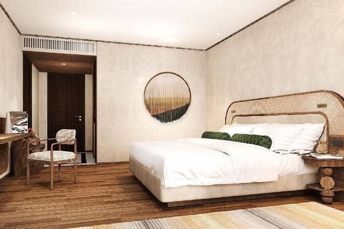 Minibar, in-room safe, desk, iron/ironing board