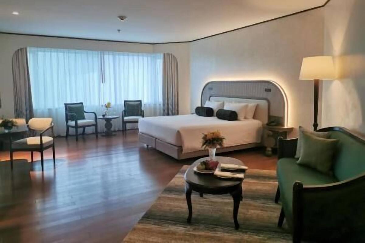 Minibar, in-room safe, desk, iron/ironing board