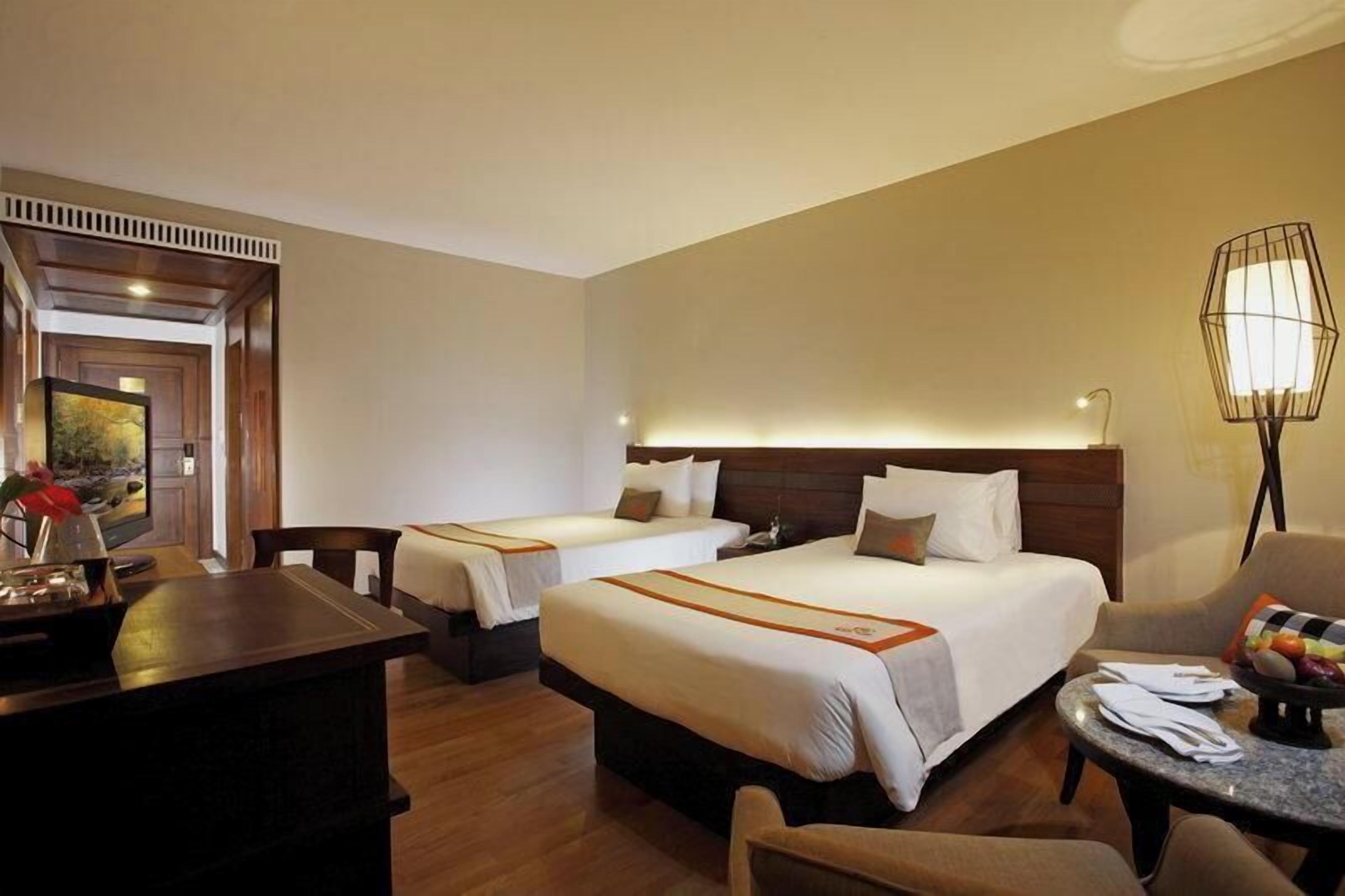 Minibar, in-room safe, desk, iron/ironing board