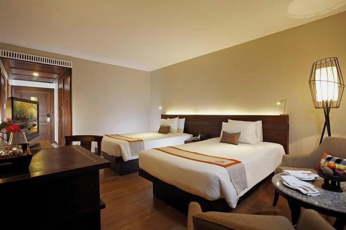 Minibar, in-room safe, desk, iron/ironing board