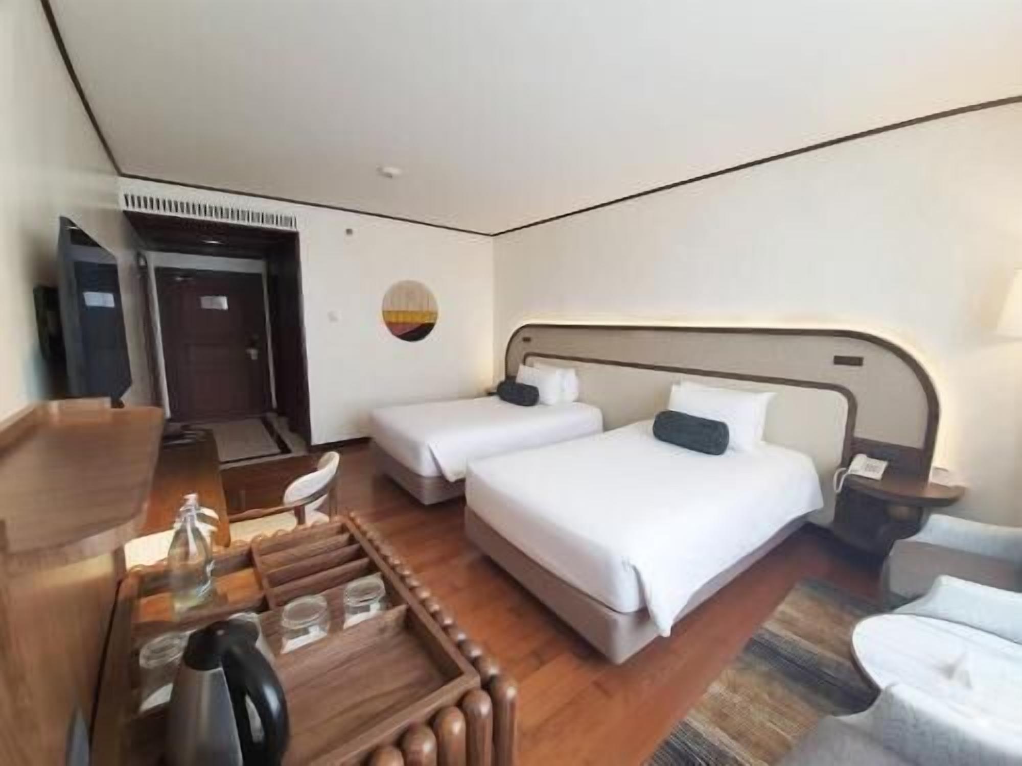 Minibar, in-room safe, desk, iron/ironing board