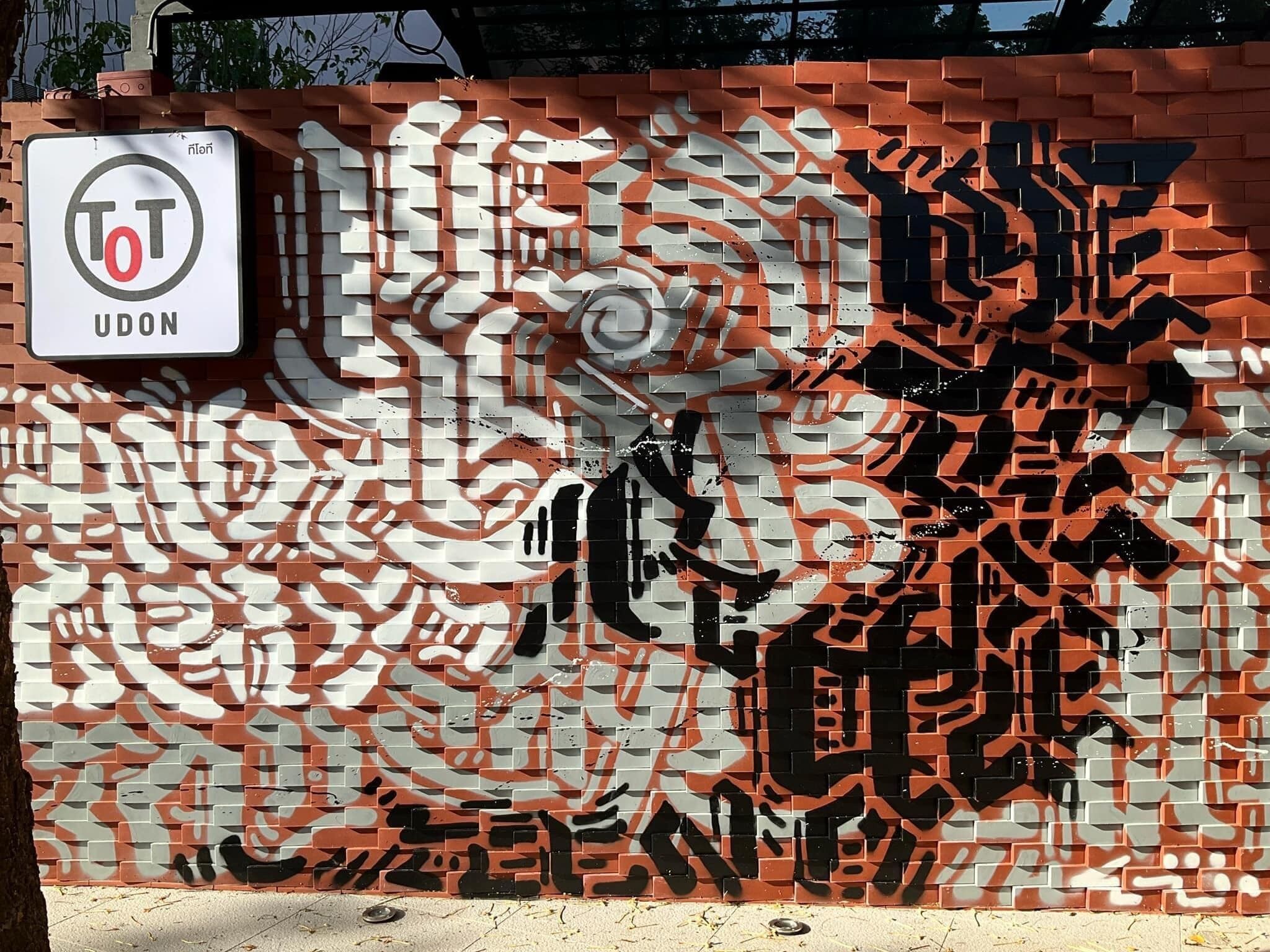 2 bars/lounges, poolside bar