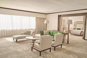 Minibar, in-room safe, desk, iron/ironing board