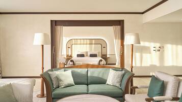 Minibar, safe på rommet, skrivebord og strykejern/-brett