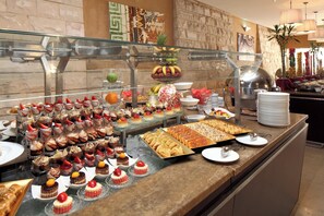 A buffet with various desserts and fruits. - Holiday Inn Al Khobar - Corniche by IHG (Al Khobar)