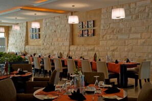 Daily buffet breakfast for a fee - Holiday Inn Al Khobar - Corniche by IHG (Al Khobar)