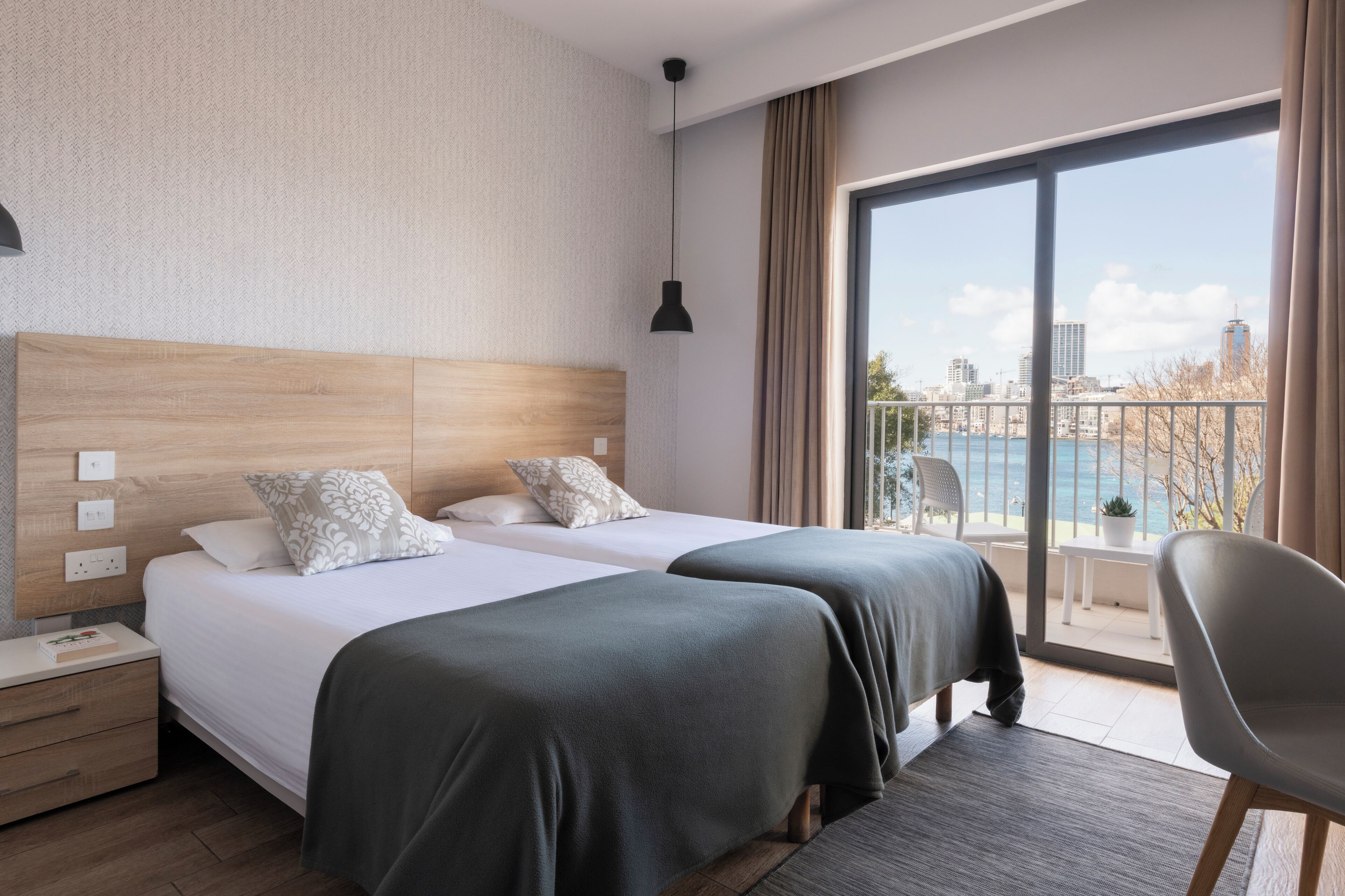 Standard Double or Twin Room (Sea Front) | In-room safe, desk, laptop workspace, soundproofing