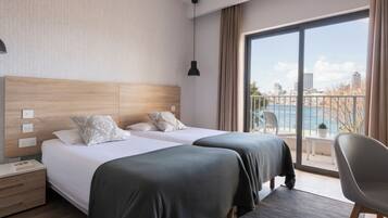 Standard Double or Twin Room (Sea Front) | In-room safe, desk, laptop workspace, soundproofing