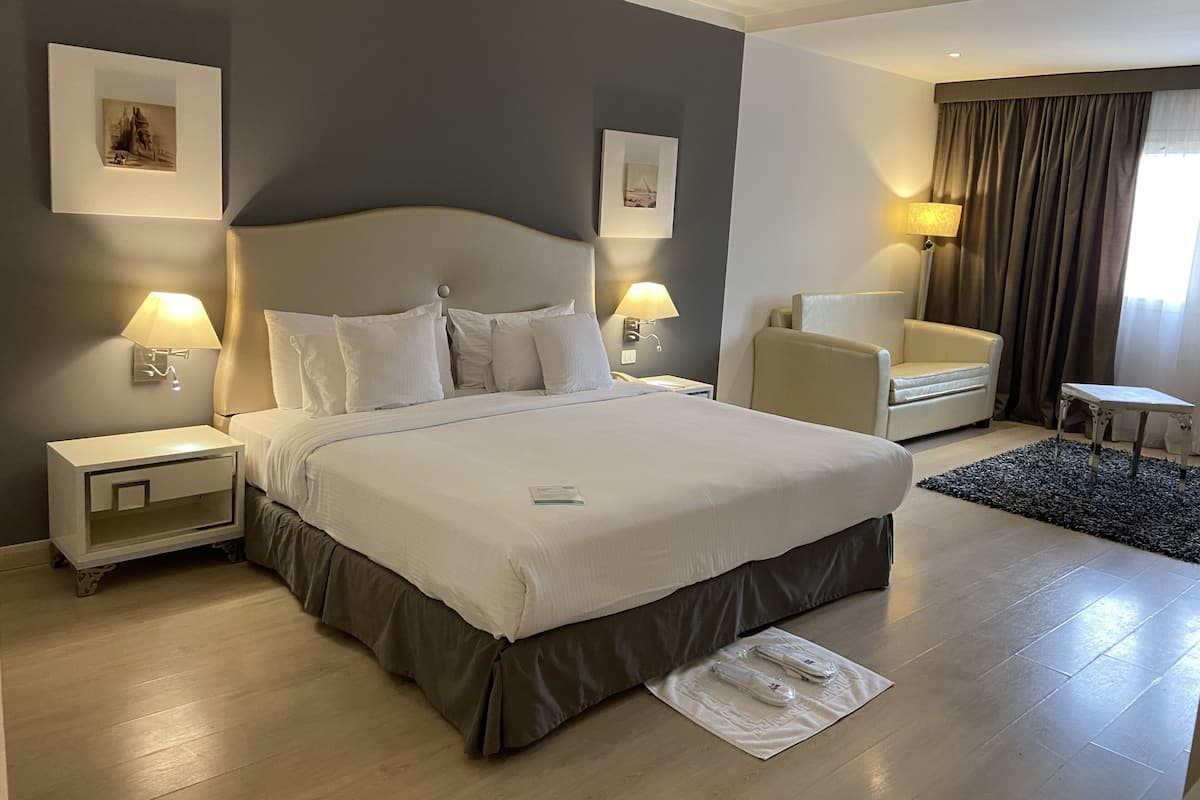 1 bedroom, Egyptian cotton sheets, premium bedding, Select Comfort beds