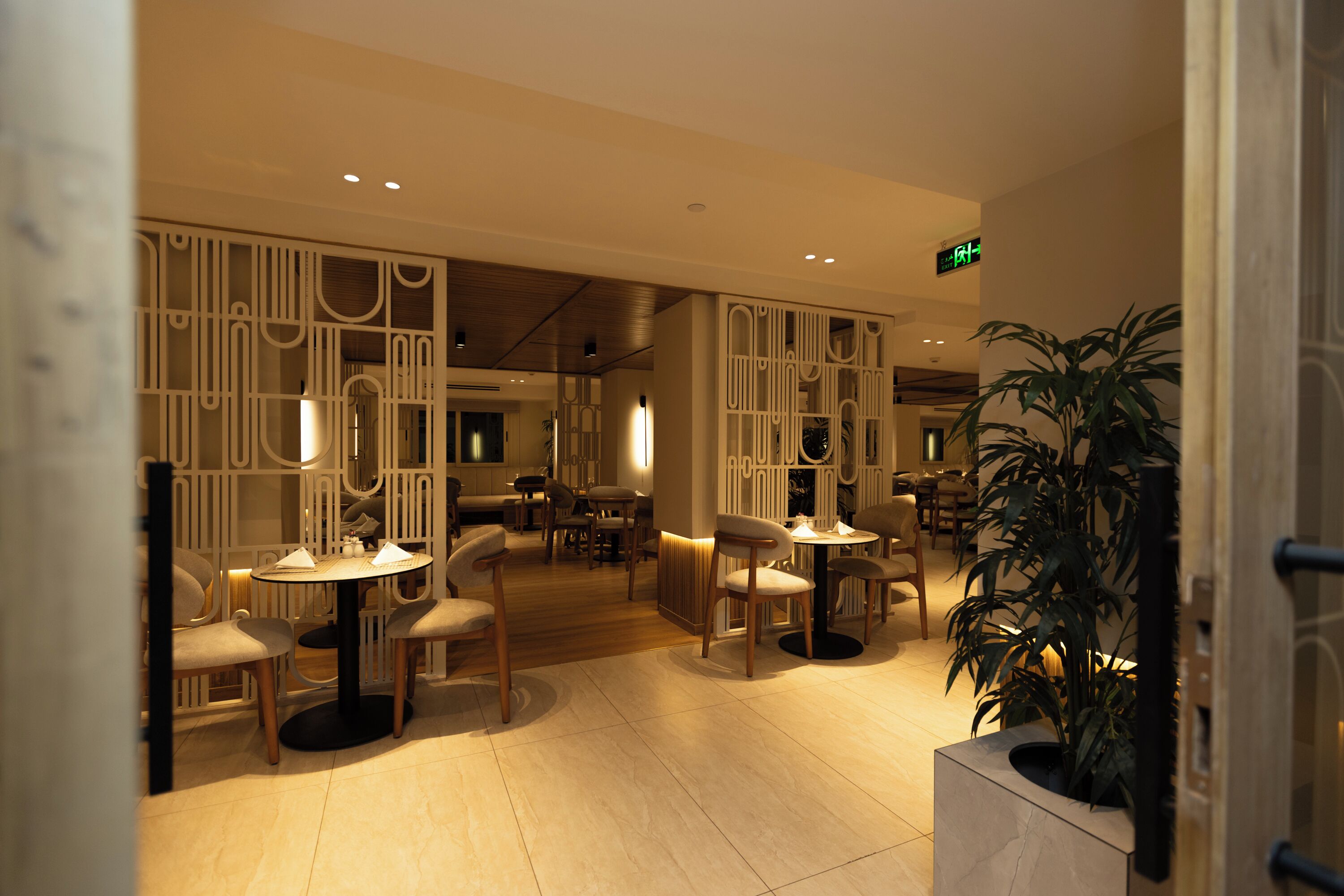 3 restaurants; breakfast, lunch, and dinner served