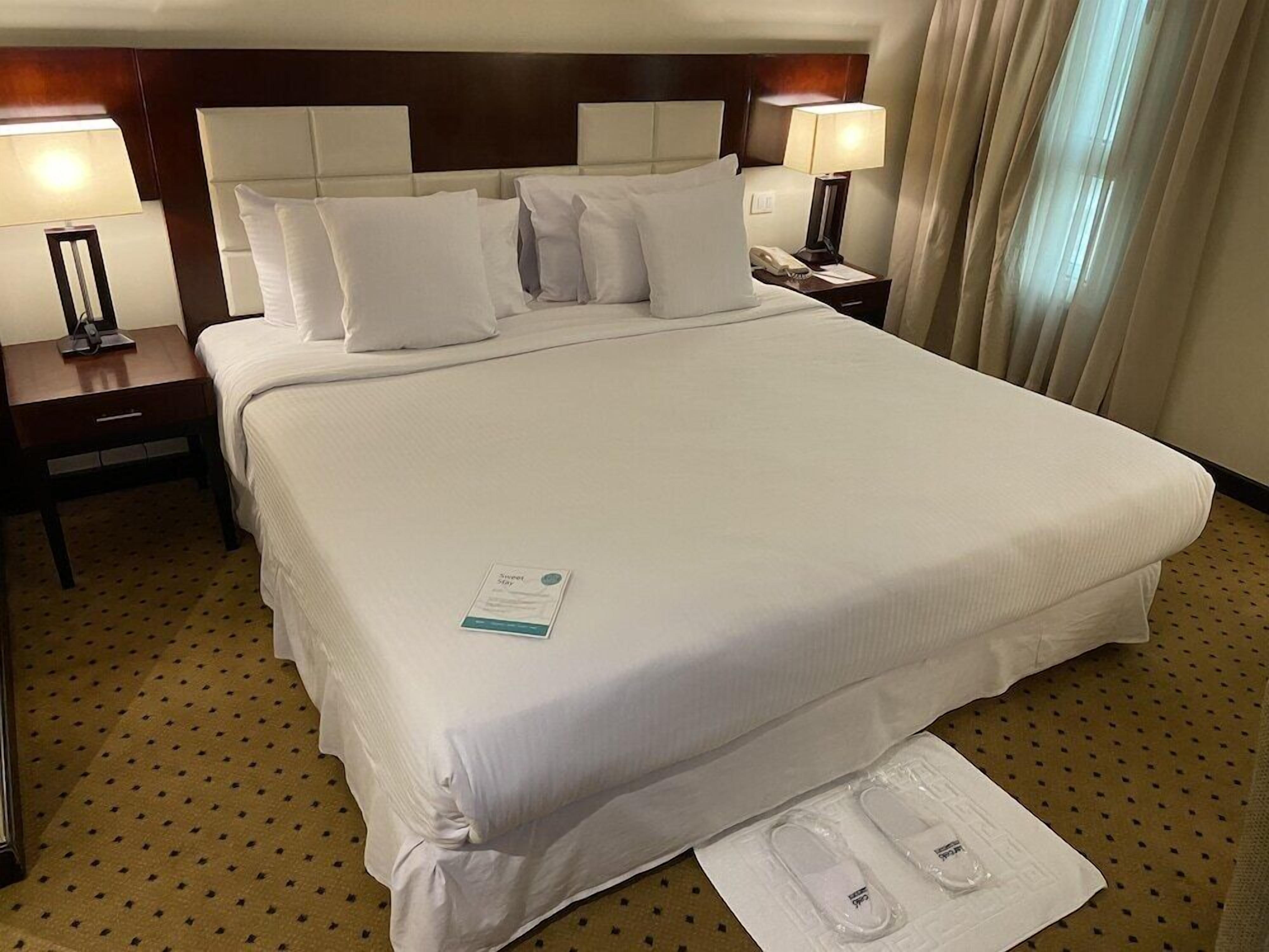 1 bedroom, Egyptian cotton sheets, premium bedding, Select Comfort beds