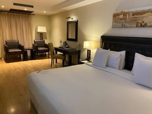 1 bedroom, Egyptian cotton sheets, premium bedding, Select Comfort beds