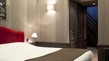 Family Room | 2 bedrooms, in-room safe, desk, blackout drapes