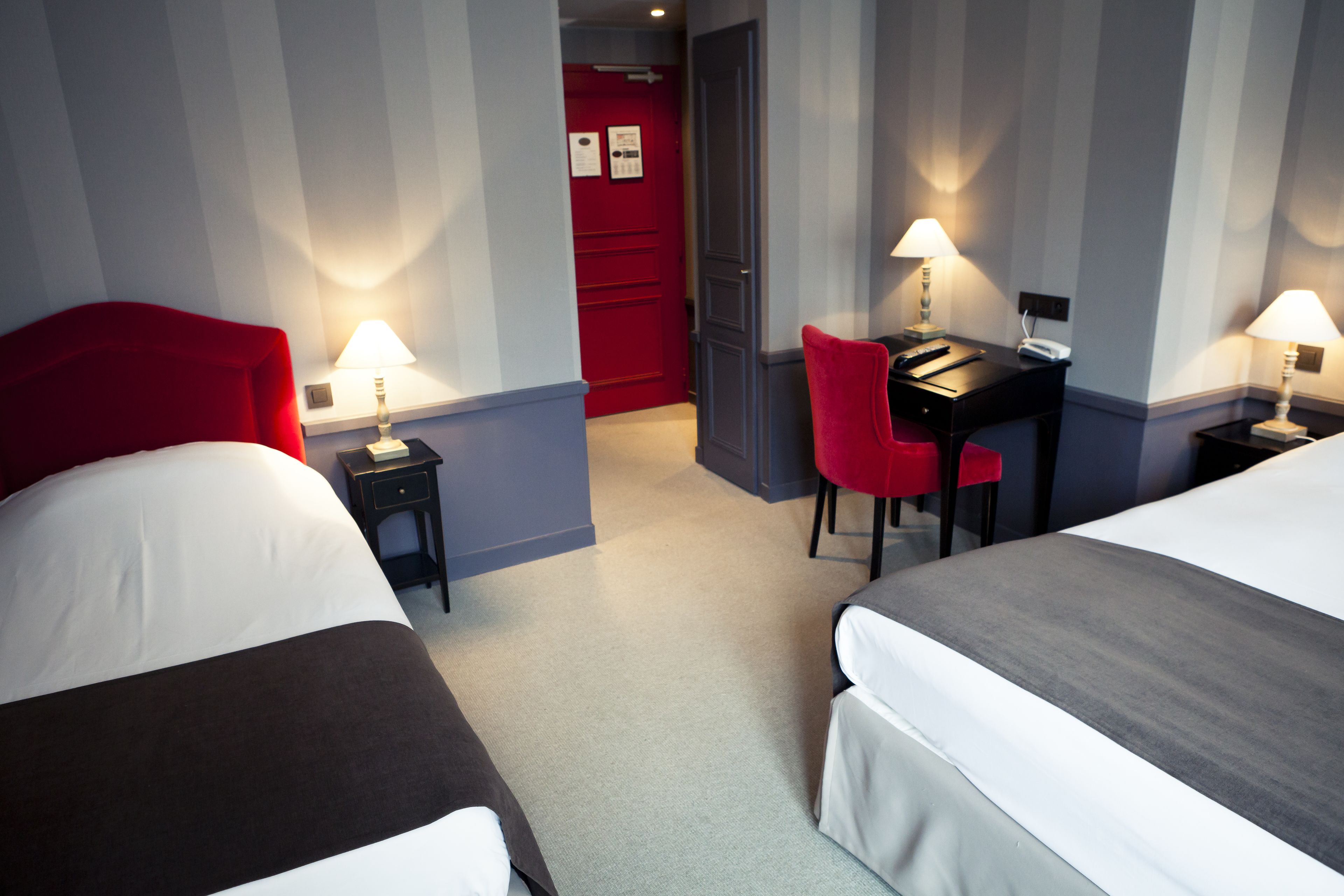 nouvelle chambre familiale exécutive (2 adultes + 1 enfants) | 2 bedrooms, in-room safe, desk, blackout curtains