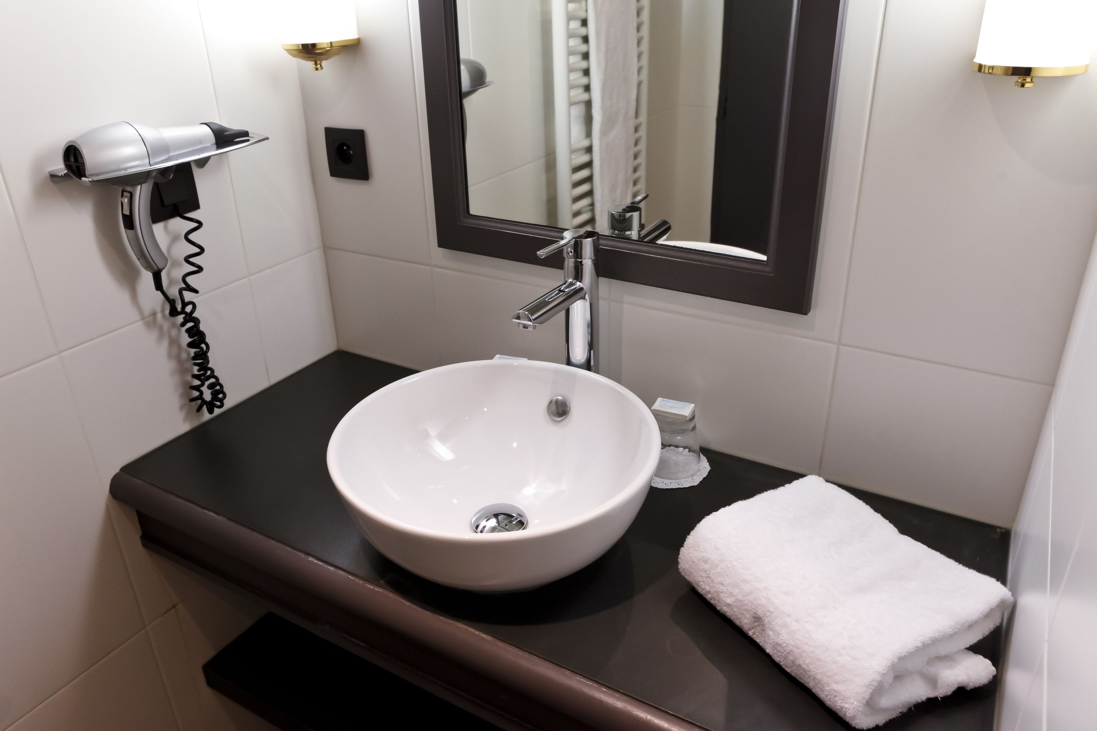 shower, free toiletries, hair dryer