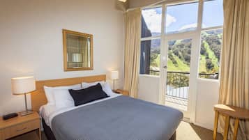 Queen Balcony Room Mountain View