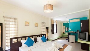Brankas, meja kerja, tempat tidur lipat/tambahan, dan Wi-Fi gratis