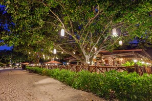 3 restaurants, breakfast served - Phi Phi Natural Resort (Ko Phi Phi)