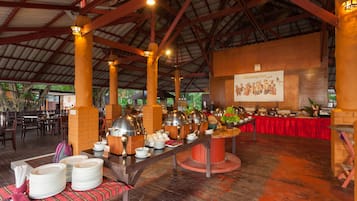 Morgunverðarhlaðborð daglega (350 THB á mann)