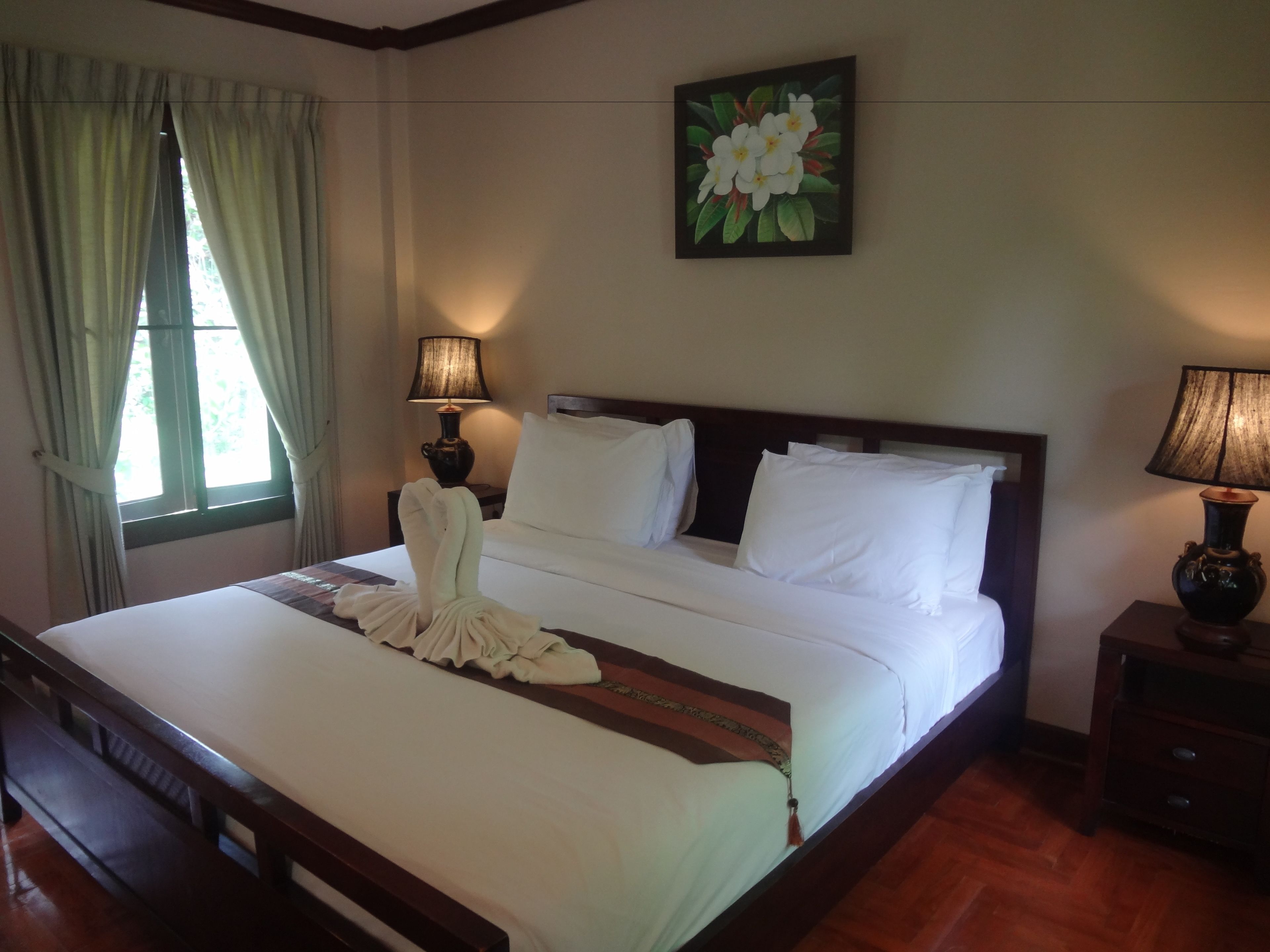 suite creek view | in-room safe, rollaway beds, free wifi