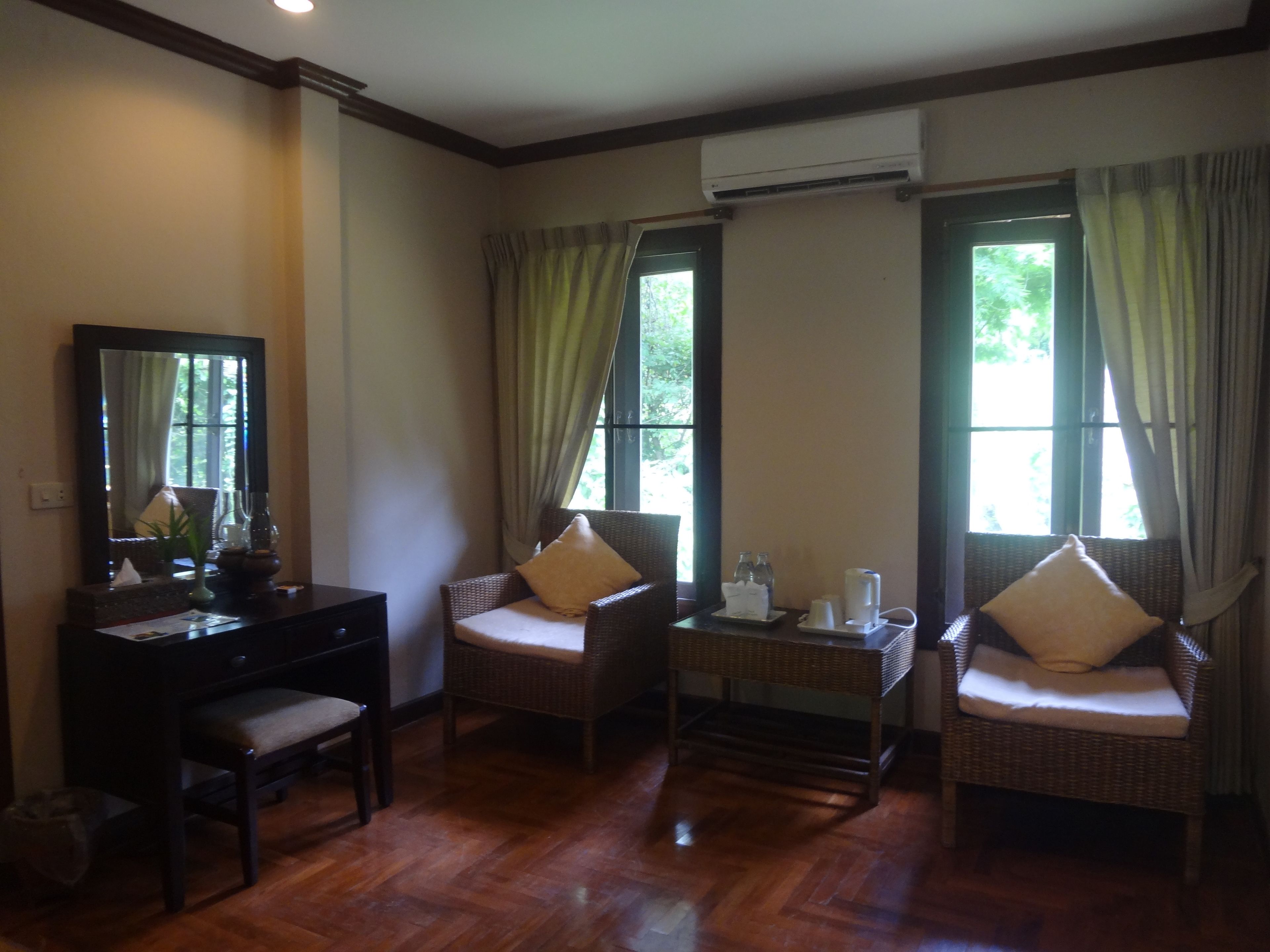 suite creek view | in-room safe, rollaway beds, free wifi