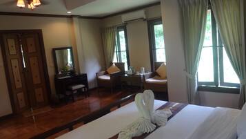 Suite Creek View | In-room safe, rollaway beds, free WiFi