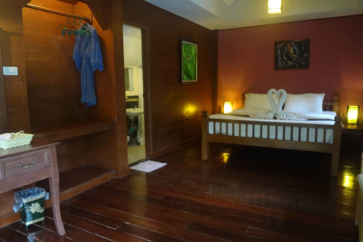 deluxe garden view | in-room safe, rollaway beds, free wifi