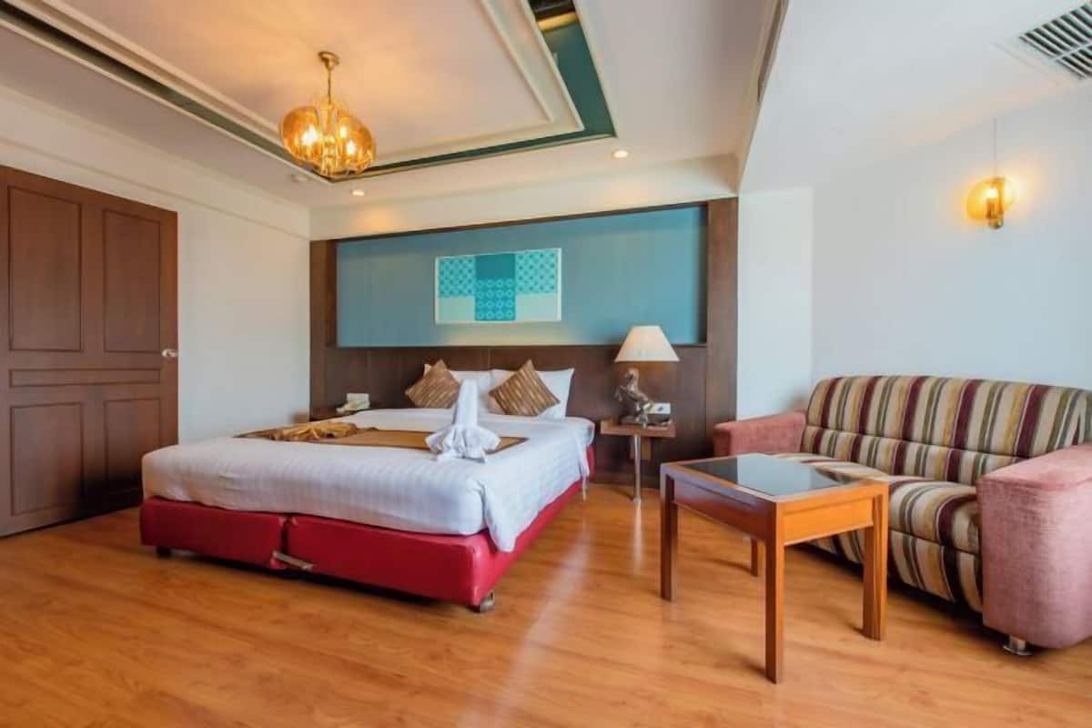 In-room safe, desk, rollaway beds (surcharge), WiFi (free)