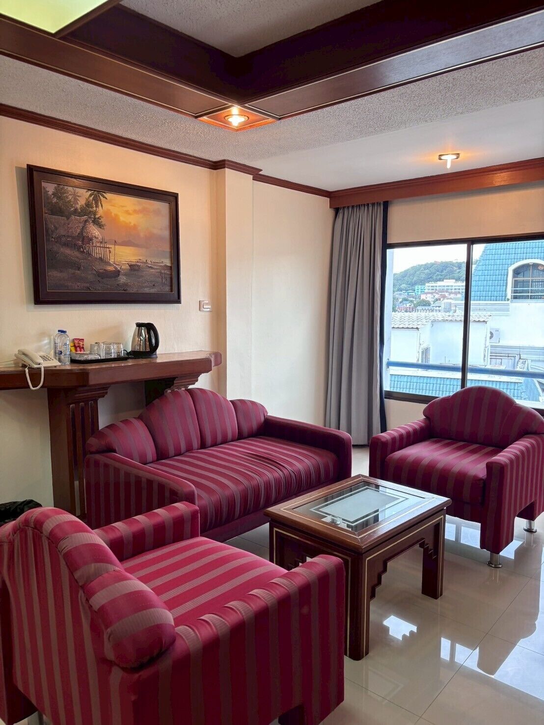 Honeymoon Room | Living area | 32-inch LCD TV with cable channels, TV