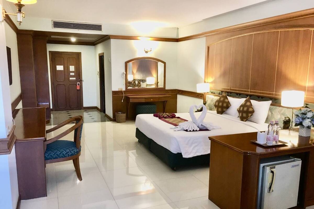 Caja de seguridad en la habitación y escritorio