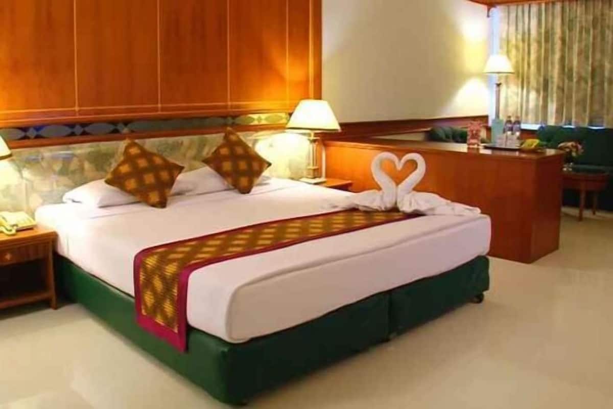 In-room safe, desk, soundproofing, free cots/infant beds