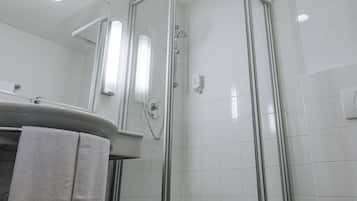 Amenidades de baño ecológicas, secadora de cabello, toallas, jabón