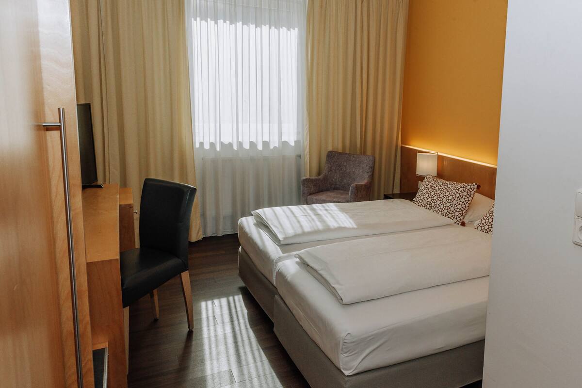 Standard Double or Twin Room | 1 bedroom, in-room safe, desk, laptop workspace