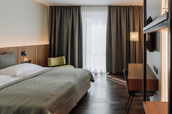 Comfort Twin Room | In-room safe, desk, laptop workspace, soundproofing