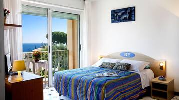 2 bedrooms, in-room safe, iron/ironing board, free WiFi