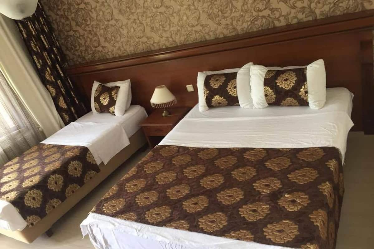 Desk, rollaway beds, free WiFi