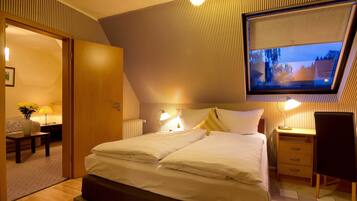 1 bedroom, Egyptian cotton sheets, pillowtop beds, free WiFi