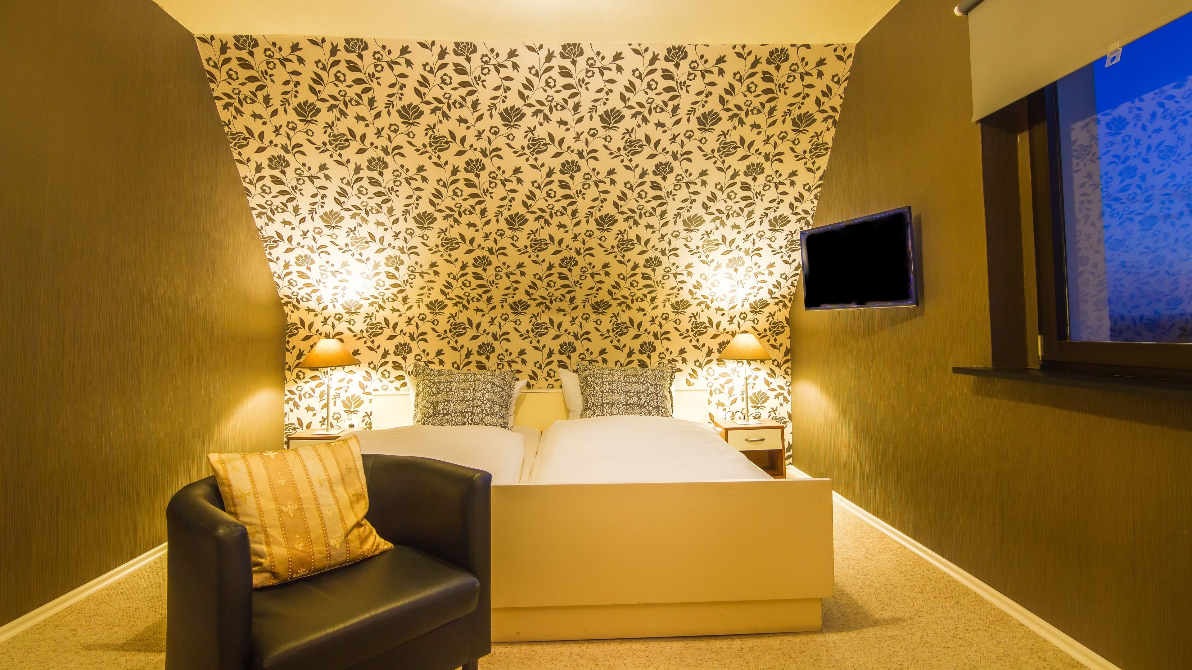 egyptian cotton sheets, pillow-top beds, free wifi, bed sheets