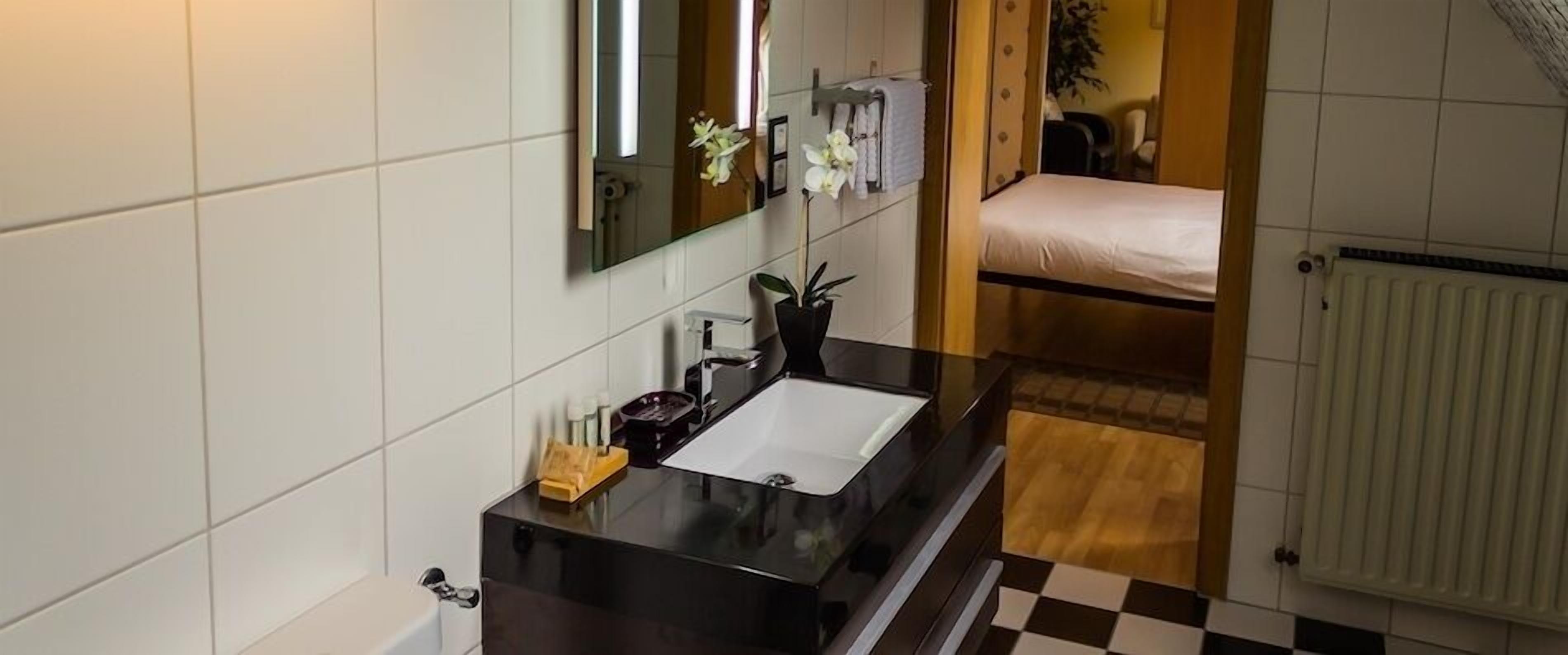 double room | bathroom sink