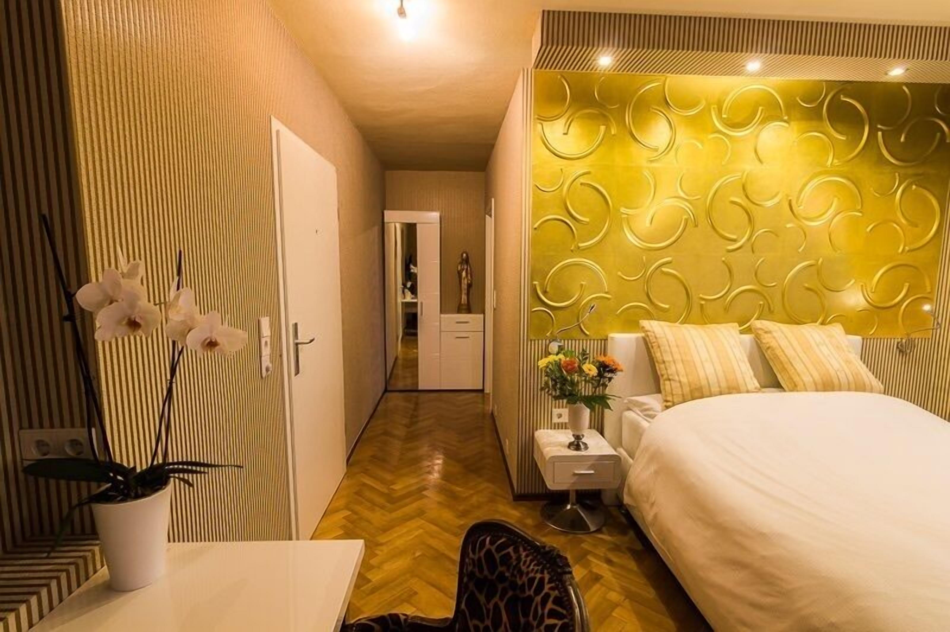 suite | egyptian cotton sheets, pillow-top beds, free wifi, bed sheets