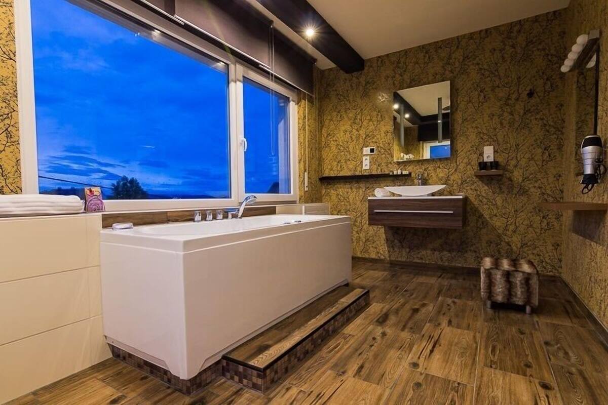 suite | egyptian cotton sheets, pillow-top beds, free wifi, bed sheets