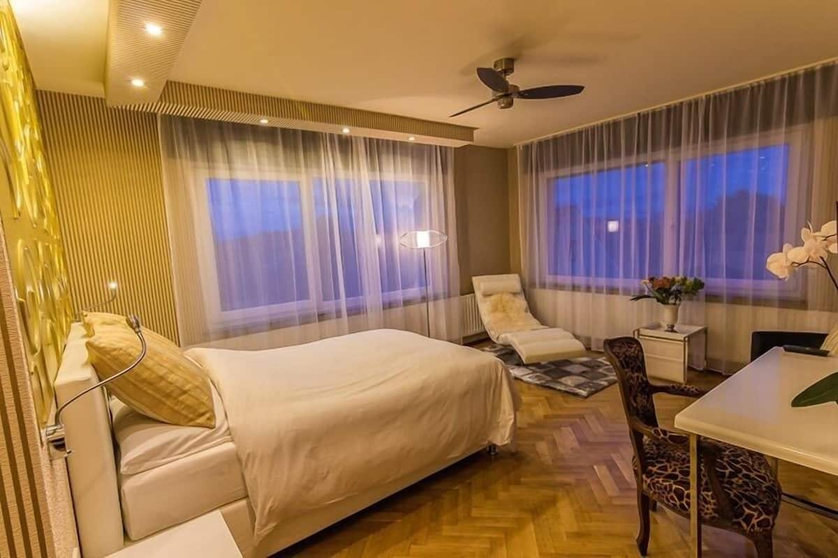 suite | egyptian cotton sheets, pillow-top beds, free wifi, bed sheets