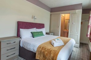 Single Room | Desk, blackout drapes, iron/ironing board, free WiFi