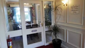 Daily full breakfast (EUR 10 per person)