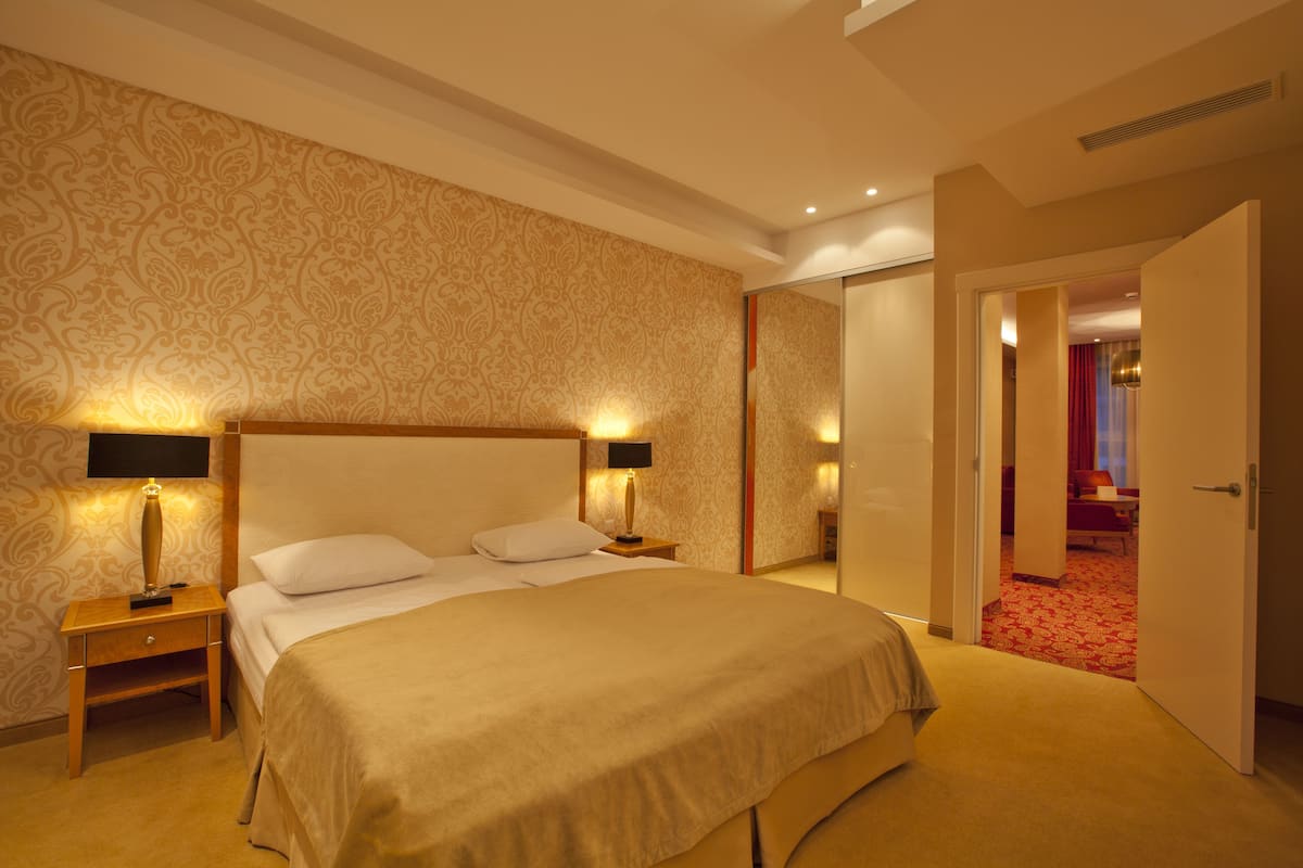 minibar, in-room safe, desk, iron/ironing board