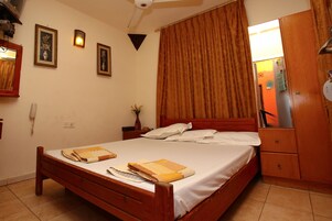 1 habitación, caja de seguridad en la habitación y ropa de cama 