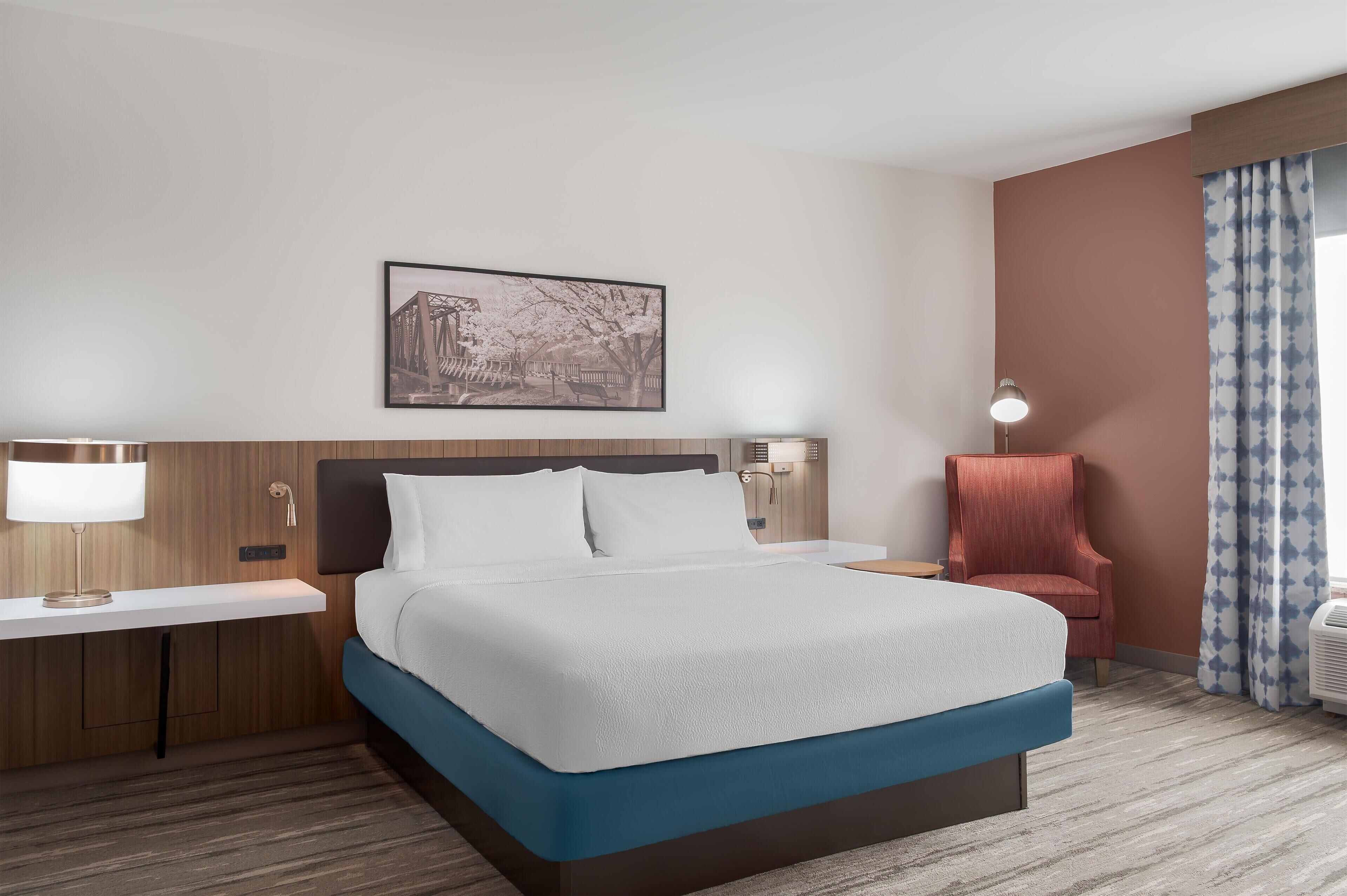 Chambre Deluxe, 1 très grand lit | Rideaux d’obscurcissement, fer et planche à repasser