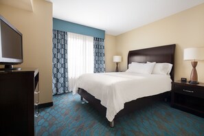 Egyptian cotton sheets, premium bedding, in-room safe, desk - Hilton Garden Inn Fargo (Fargo)