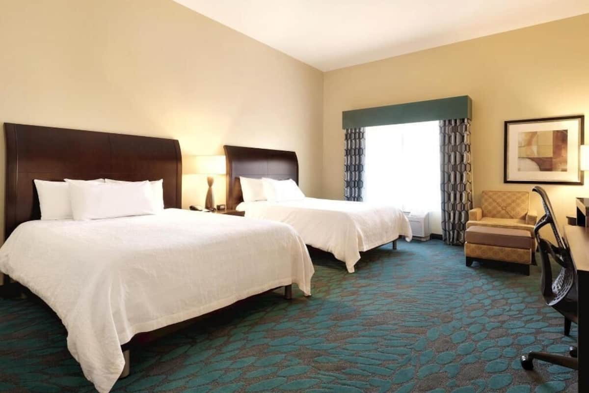 Egyptian cotton sheets, premium bedding, in-room safe, desk